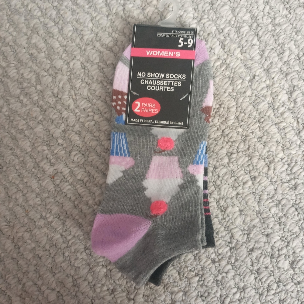 2 Pair Women’s Socks Sz 5-9 - Picture 1 of 4